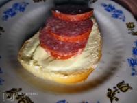 Бутерброд із ковбасою - їжа нездорова,  некорисна і досить дорога,  - Уляна Супрун