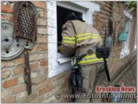 На Кіровоградщині рятувальники допомогли жінці потрапити до свого будинку