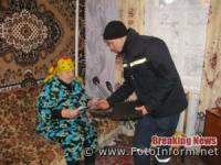 На Кіровоградщині рятувальники провели роз’яснювальну роботу з мешканцями Олександрії