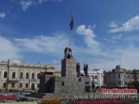 У Кропивницькому підняли новий червоно-чорний прапор