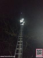 У Кропивницькому рятувальники зняли квадрокоптер з дерева