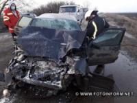 На Кіровоградщині із понівеченої автівки деблокували водія