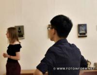 У Кропивницькому відкрилася виставка художника-реаліста із Китаю