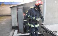 На Кіровоградщині рятувальники пройшли заняття в теплодимокамері