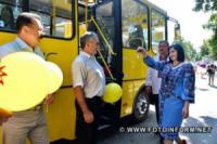 У Кропивницькому освітні заклади області отримали 10 нових шкільних автобусів