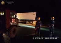 На Кіровоградщині вантажівка злетіла в кювет
