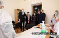 Прем’єр-міністр України відвідав Центр масової вакцинації в Кропивницькому