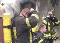 У Кропивницькому виникла пожежа складської будівлі по провулку Експериментальний