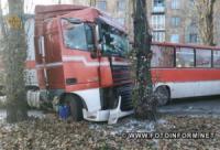 На Кіровоградщині автобус зіткнувся з вантажівкою