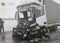 На Кіровоградщині деблокували водія з кабіни вантажівки,  понівеченої унаслідок ДТП