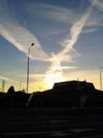 В мережі опублікували фото незвичайного явища в небі над Києвом