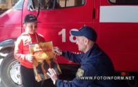 На Кіровоградщині діти подарували рятувальникам малюнки