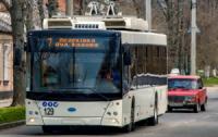 У Кропивницькому на Новомиколаїівці перенесли зупинку тролейбусів