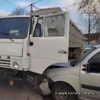 У Кропивницькому вантажівка потрапила в ДТП