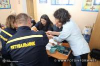 У Кропивницькому рятувальники навчалися створювати традиційну українську писанку