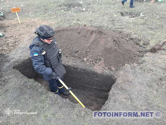 На Кіровоградщині сапери знищили застарілі артснаряди (ФОТО)