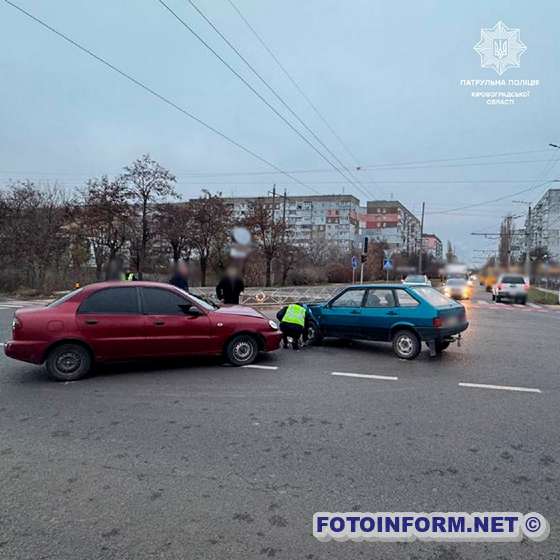 Не пропустив на перехресті: у Кропивницькому знову сталася аварія (ФОТО)