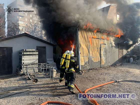 У Кропивницькому біля старого автовокзалу сталася пожежа (ФОТО) 