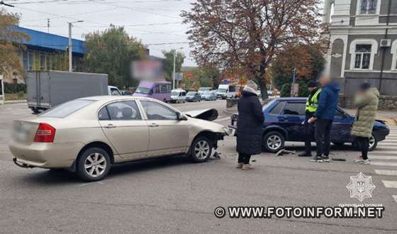 На проблемному перехресті у Кропивницькому - знову аварія (ФОТО)