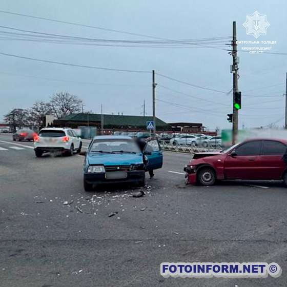 Не пропустив на перехресті: у Кропивницькому знову сталася аварія (ФОТО)