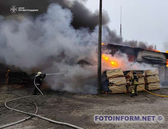 На Кіровоградщині внаслідок падіння уламків повітряної цілі виникла пожежа (ФОТО)