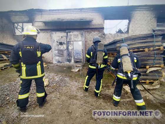 На Кіровоградщині ліквідували пожежу, що виникла внаслідок ворожого обстрілу (ФОТО)