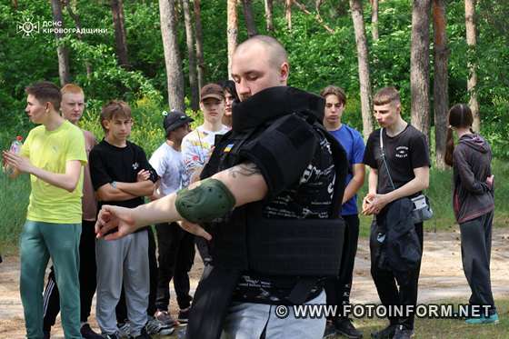 У Кропивницькому школярі змагалися у військово-патріотичній грі (ФОТО)