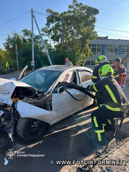 У Кропивницькому під час ліквідації наслідків ДТП врятували чоловіка (ФОТО)