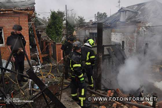 У Кропивницькому ліквідовують наслідки ворожої атаки (ФОТО)