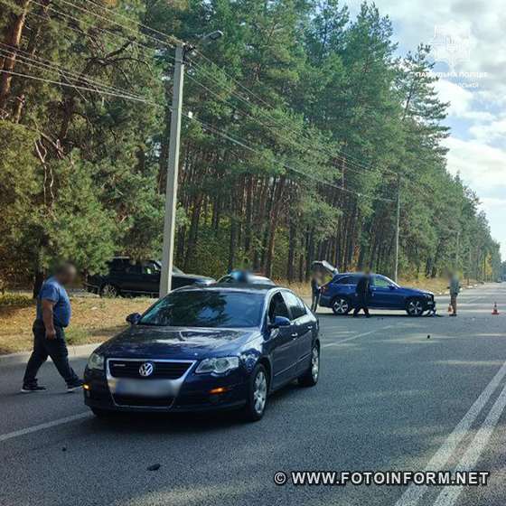 У Кропивницькому на перехресті зіткнулися дві іномарки (ФОТО)