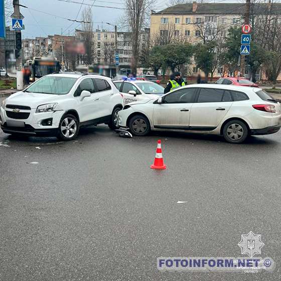 На перехресті у Кропивницькому сталася ДТП (ФОТО)