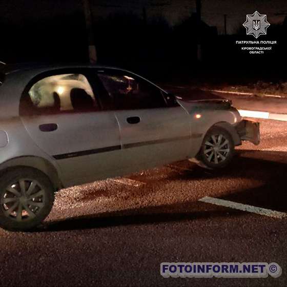 У Кропивницькому водій протаранив електроопору (ФОТО)