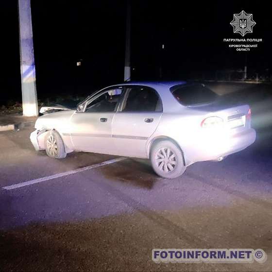 У Кропивницькому водій протаранив електроопору (ФОТО)