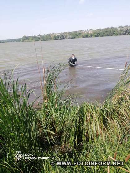 На Кіровоградщині чоловіка знайшли мертвим у водоймі (ФОТО)