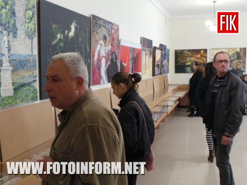 Сьогодні, 20 квітня , у Кропивницькому в галереї «Єлисаветград» відкрилася – виставка одного з найяскравіших художників України, знаного в світі киянина Андрія Кулагіна «Пишу как дышу», повідомляє FOTOINFORM.NET