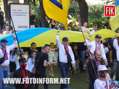 Сьогодні, 24 серпня, у місті Кропивницький відбулася хода вишиванок, повідомляє FOTOINFORM.NET