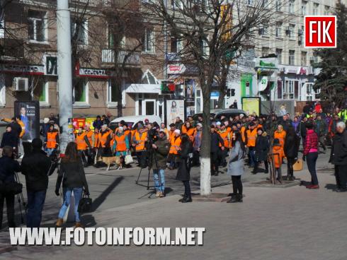 Сьогодні, 13 березня, у місті Кропивницький відбувається хода працівників комунальних підприємств ЖКГ, повідомляє FOTOINFORM.NET.