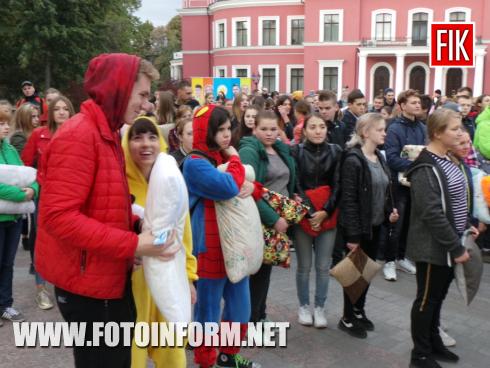 Сьогодні, 24 вересня, у місті Кропивницький із самого ранку почалася підготовка до встановлення національного рекорду, повідомляє FOTOINFORM.NET