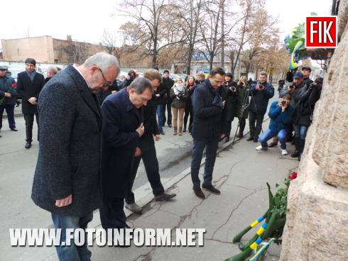 Сьогодні, 21 листопада, у Кропивницькому за ініціативою Кіровоградської ОДА були проведені заходи присвячені Дню Гідності та Свободи.