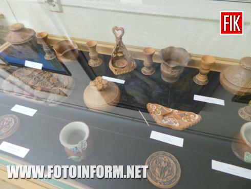 Сьогодні, 31 січня, у Кіровоградському обласному художньому музеї зібралися шанувальники гончарного мистецтва. 
