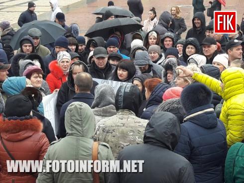 Біля 60 підприємців з ринку Європейський вийшли на протест за свої права у центрі Кропивницького