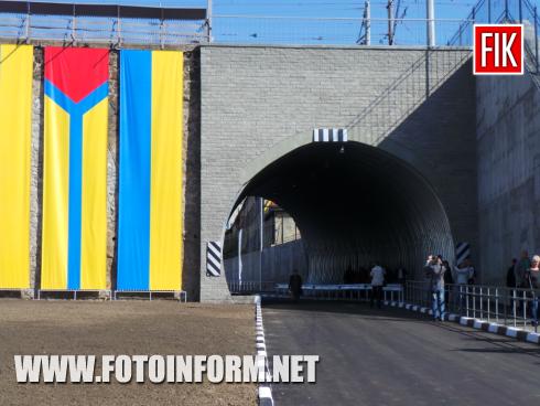 Сьогодні, 20 вересня, у місті Кропивницький відбулася презентація збудованої арки та реконструйованої проїжджої частини вул.Ельворті та Миколи Левицького, повідомляє FOTOINFORM.NET