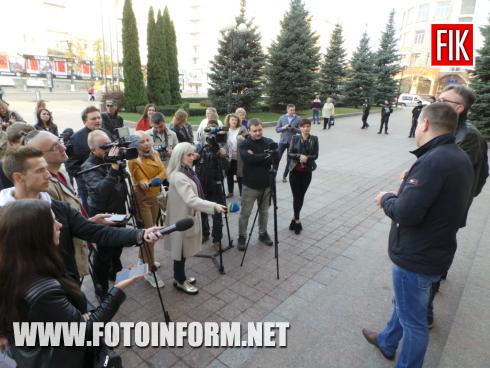 Сьогодні, 18 жовтня, у місті Кропивницький батьки малечі вийшли на мітинг перед міською радою, повідомляє FOTOINFORM.NET