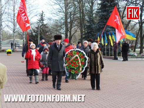 Сьогодні, 8 січня, у місті Кропивницькийі з нагоди 76-річниці визволення міста на Меморіальному комплексі Фортечні вали представники міського осередку ПП «Ліва опозиція» провели свої урочисті заходи.