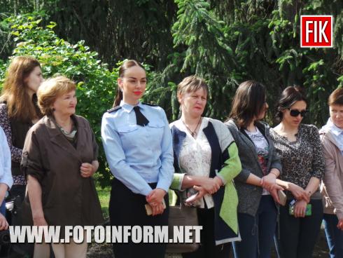 Сьогодні, 22 травня, у місті Кропивницький на площі біля пам’ятника Т.Г.Шевченку відбувся урочистий мітинг, повідомляє FOTOINFORM.NET