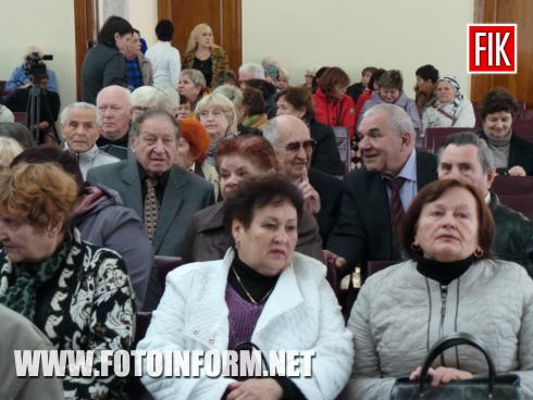 Сьогодні, 1 жовтня, в міській раді Кропивницького відбулися урочистості з нагоди Міжнародного дня людей похилого віку та дня ветерана, повідомляє FOTOINFORM.NET
