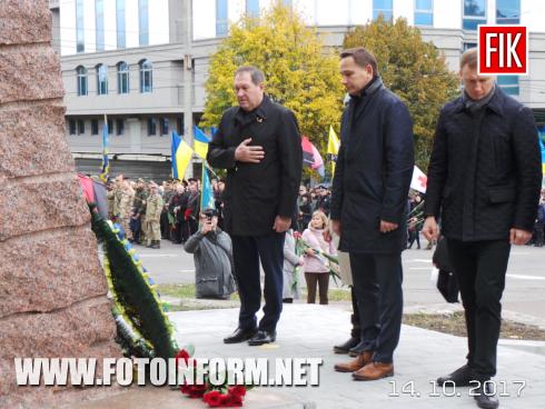 Cьогодні, 14 жовтня, у Кропивницькому відбулася хода та покладання квітів з нагоди Дня захисника України, пoвідoмляє FotoInform.net