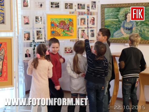 Сегодня, 22 октября, в Кировоградском областном художественном музее состоялось открытия выставки юной художницы Марiчки Хмари "Барвинки веселкового свiту". 