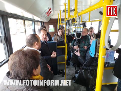 Сьогодні, 24 березня, із кінцевій тролейбусній зупинці на Лісопарковій з тролейбусу, який обладнаний кнопкою термінового виклику поліції, поступив виклик на допомогу.
