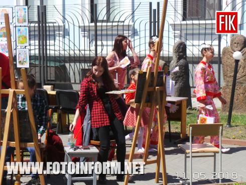 Сьогодні, 11 травня, у Кропивницькому на площі біля Кіровоградського обласного краєзнавчого музею відбулося відкриття третього щорічного «Фестивалю дитячої творчості».